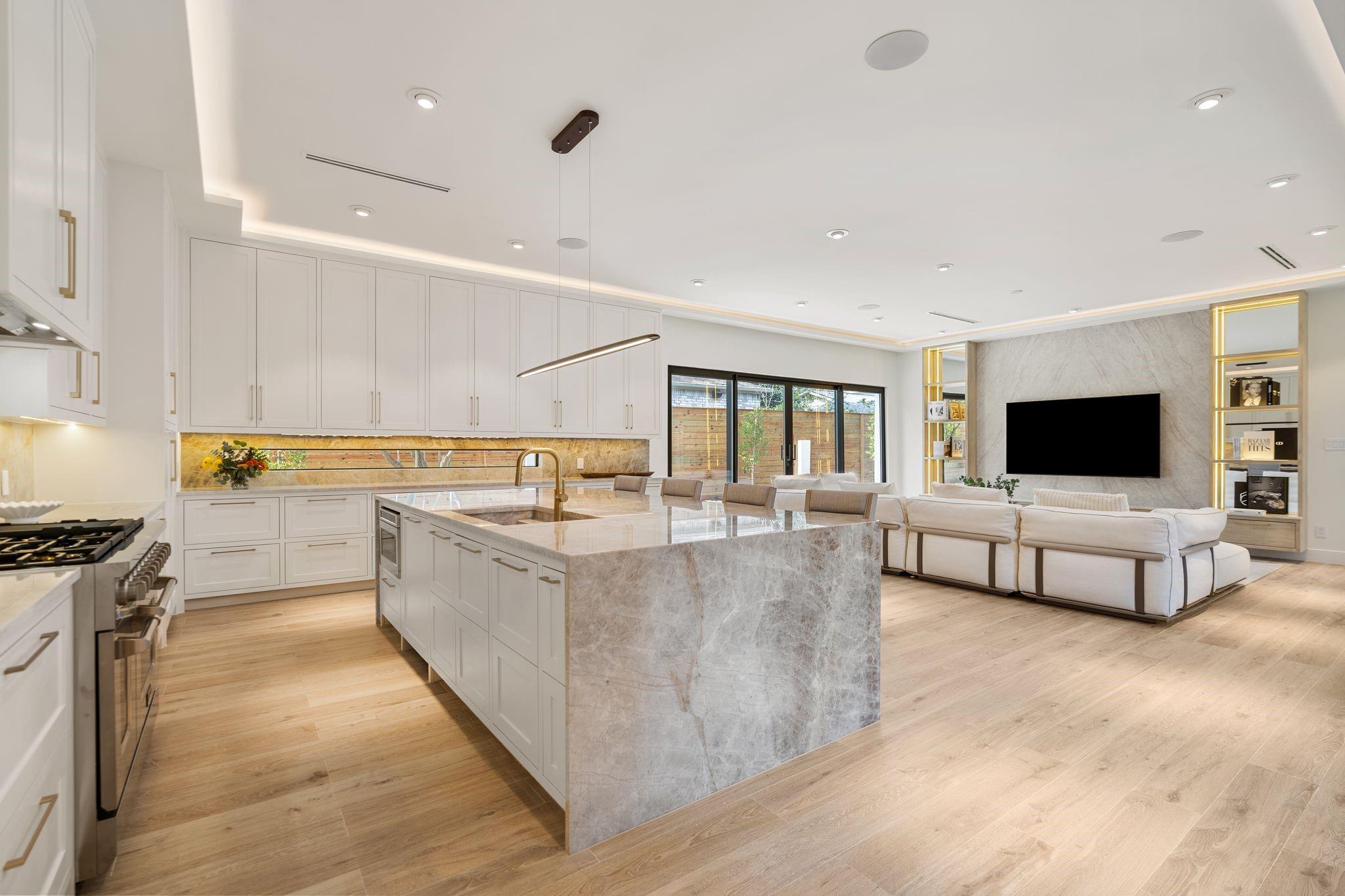 46 W Broad Oaks Dr