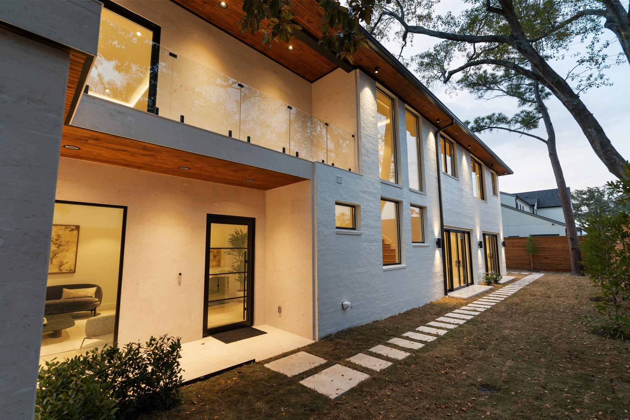 46 W Broad Oaks Dr