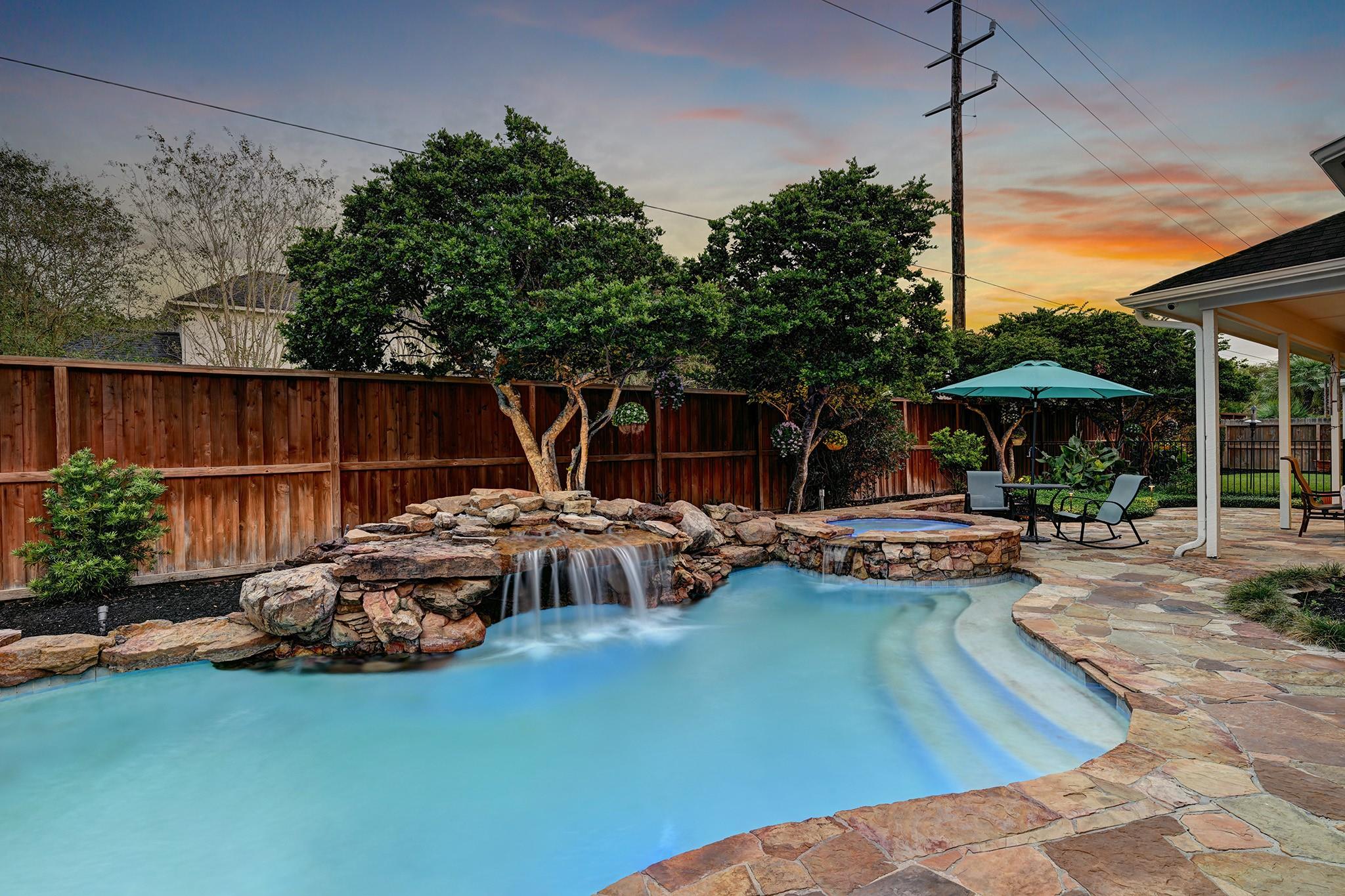 919 Bayou Parkway