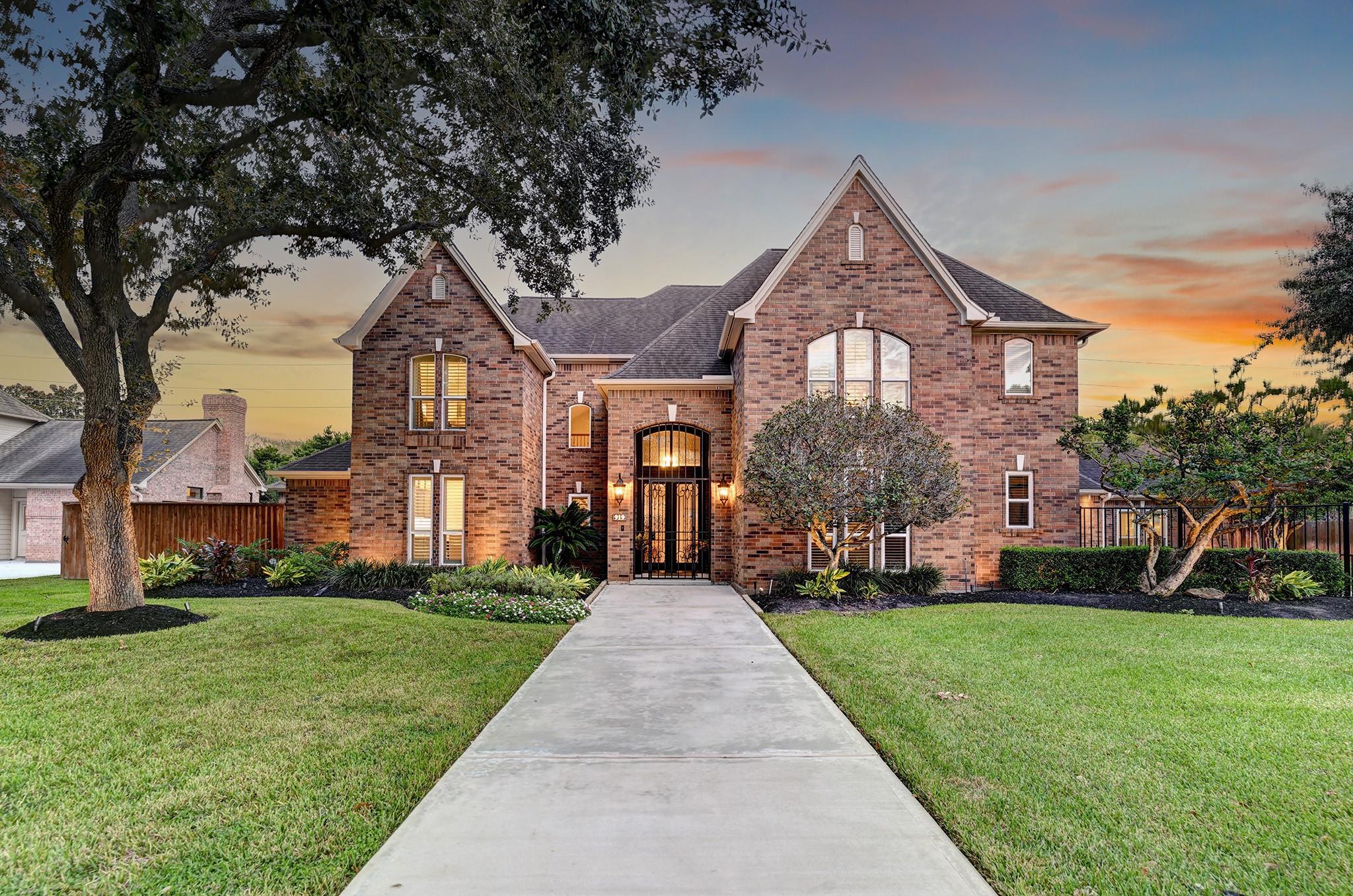 919 Bayou Parkway