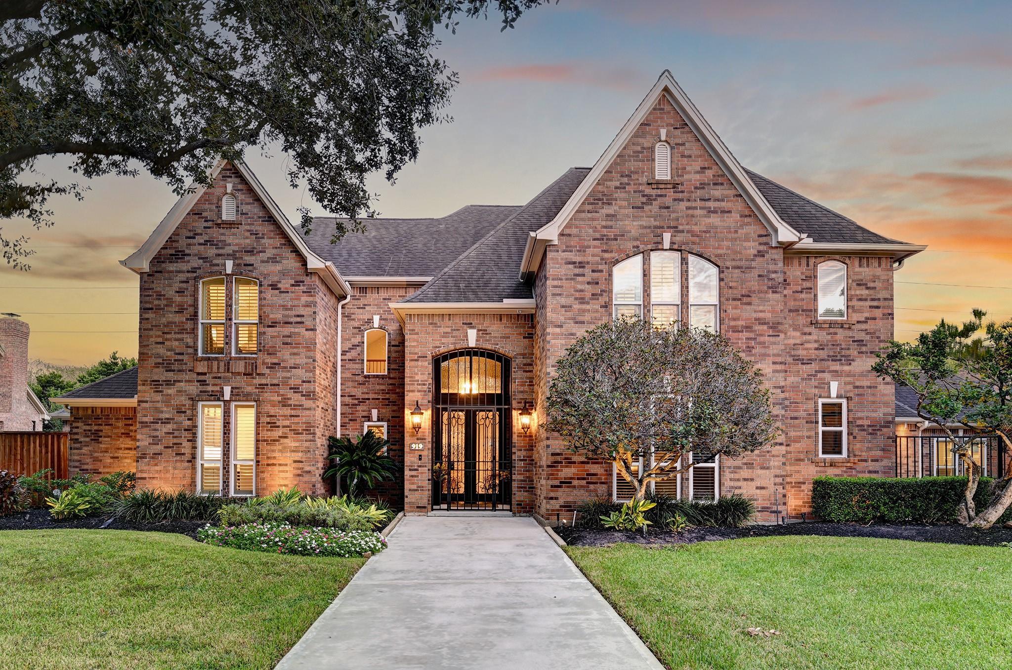 919 Bayou Parkway