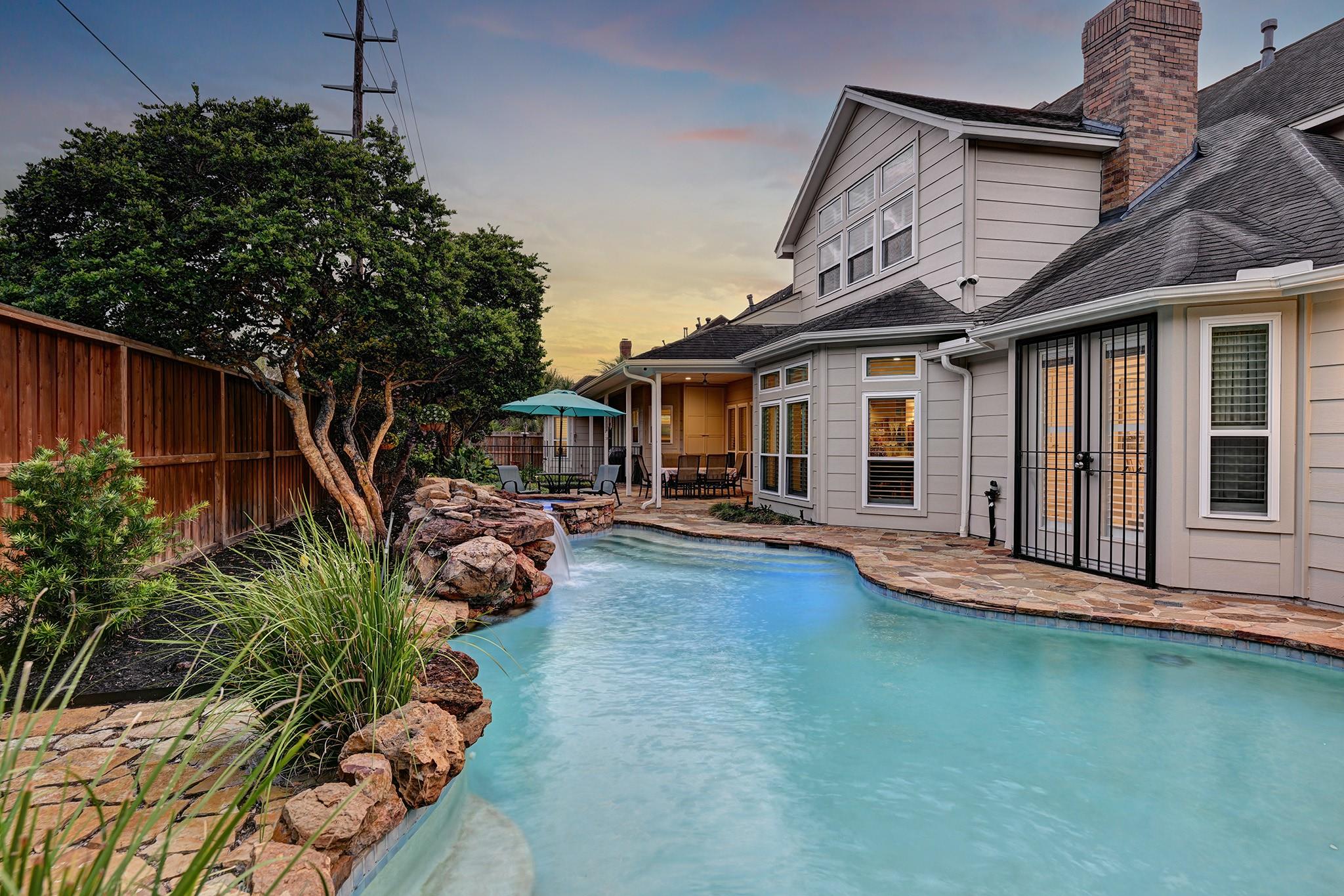 919 Bayou Parkway