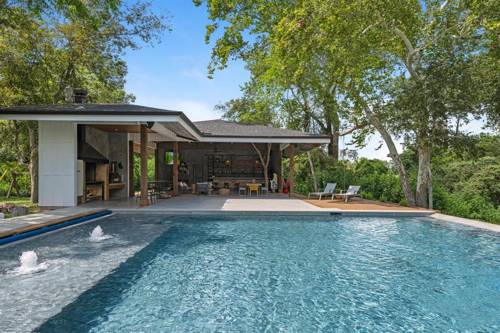 3539 River Road