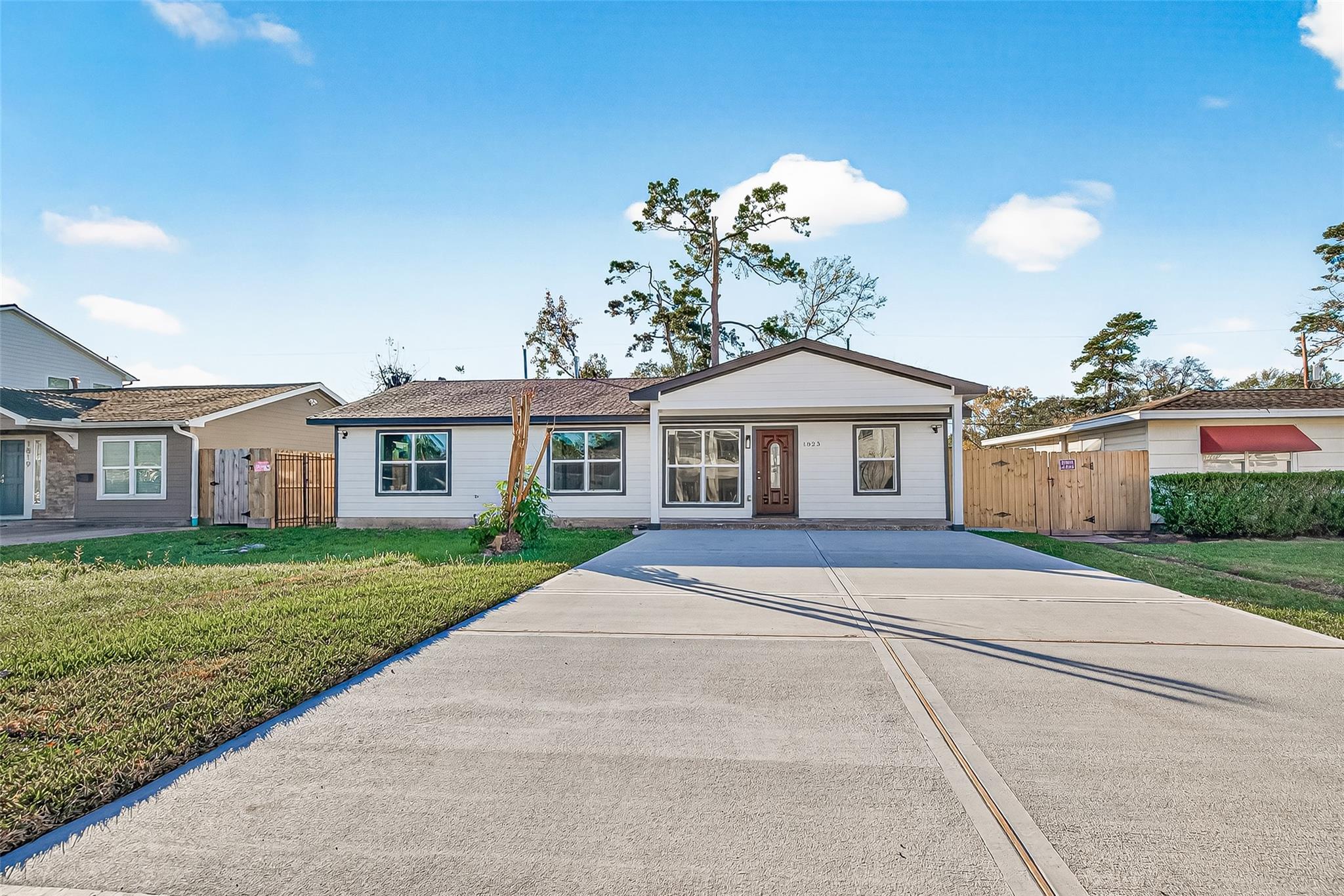 1823 Chippendale Road