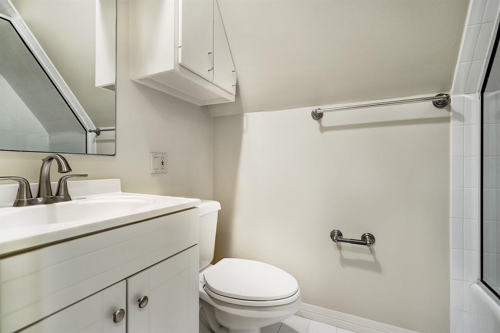 2331 Mimosa Unit: 1/2