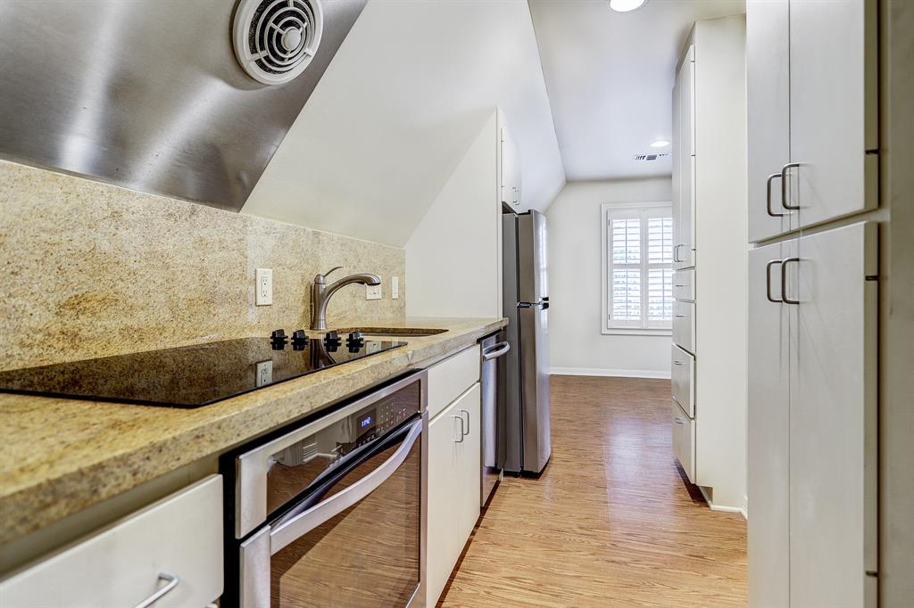 2331 Mimosa Unit: 1/2