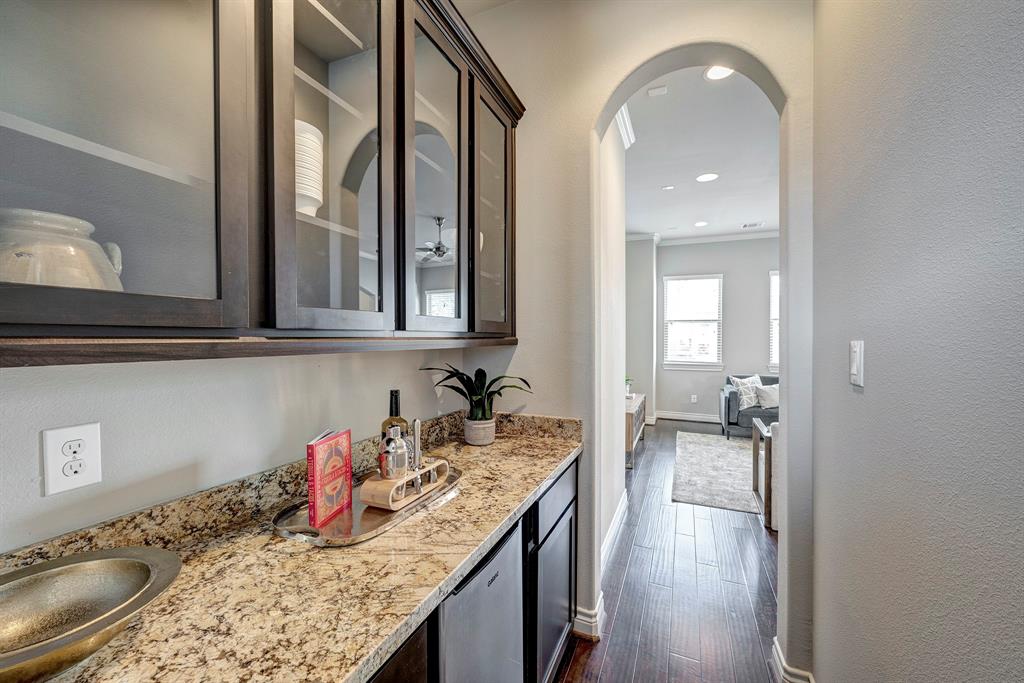 848 W 17th Street