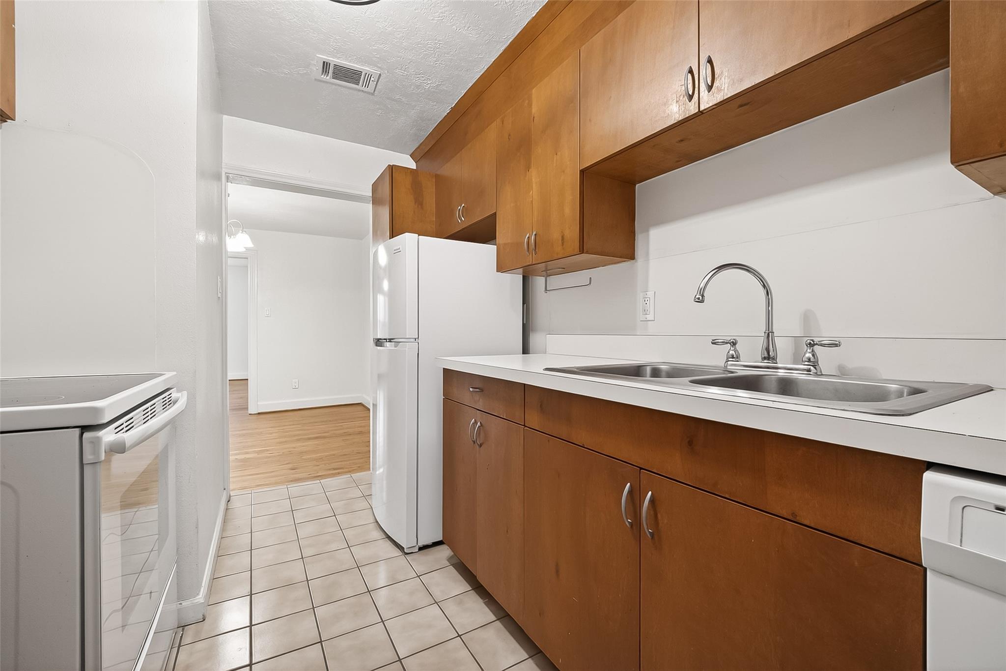 609 Cortlandt Street # 3