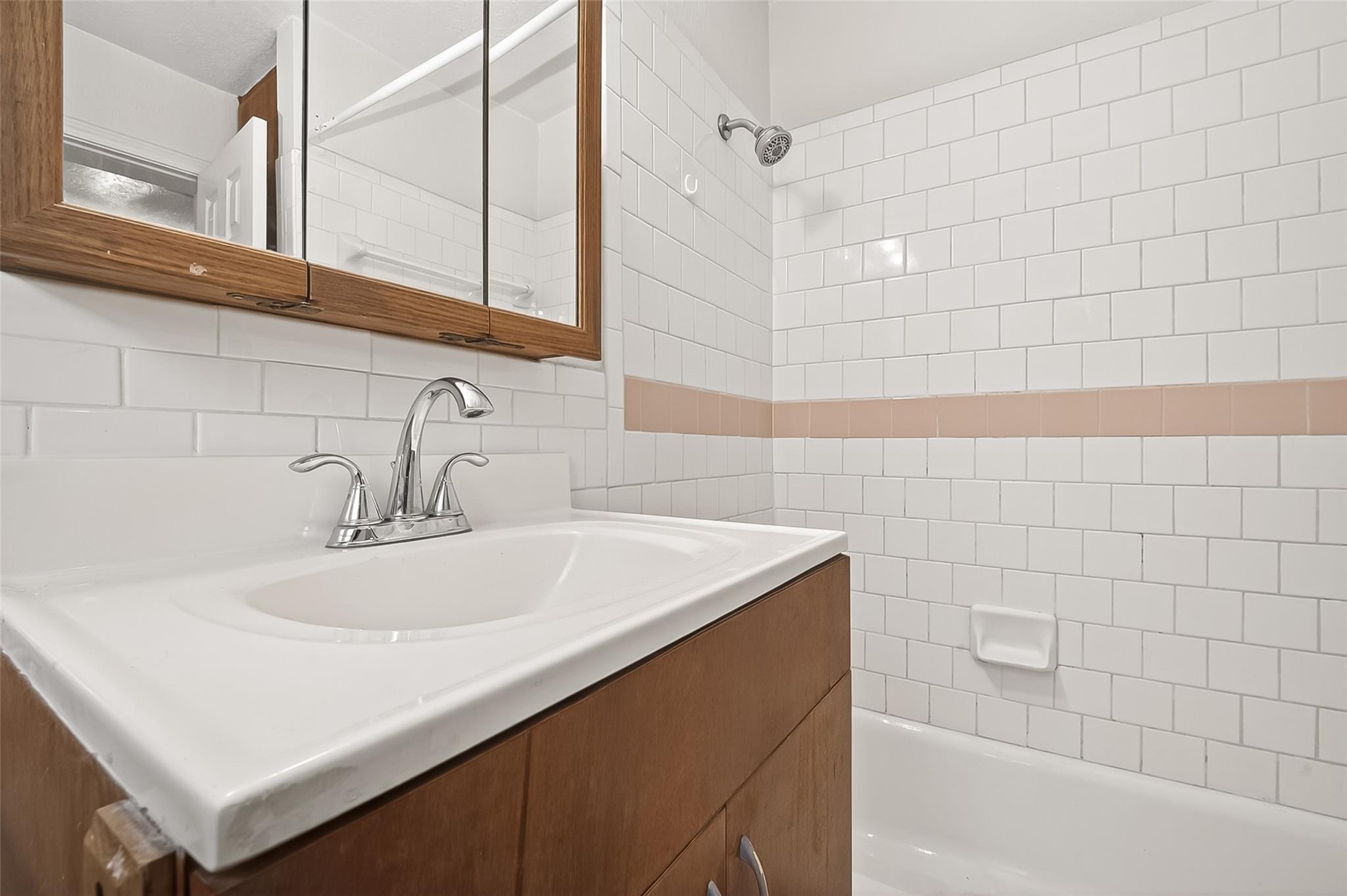 609 Cortlandt Street # 3