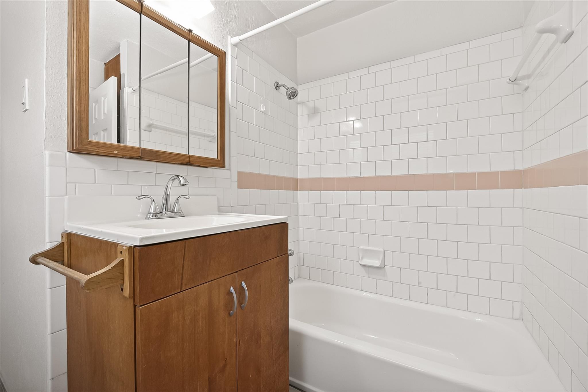 609 Cortlandt Street # 3
