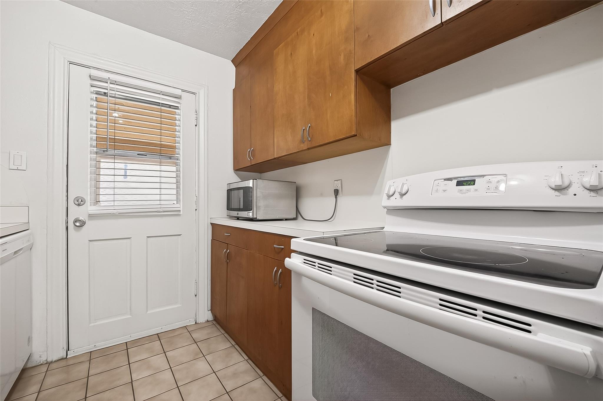 609 Cortlandt Street # 3