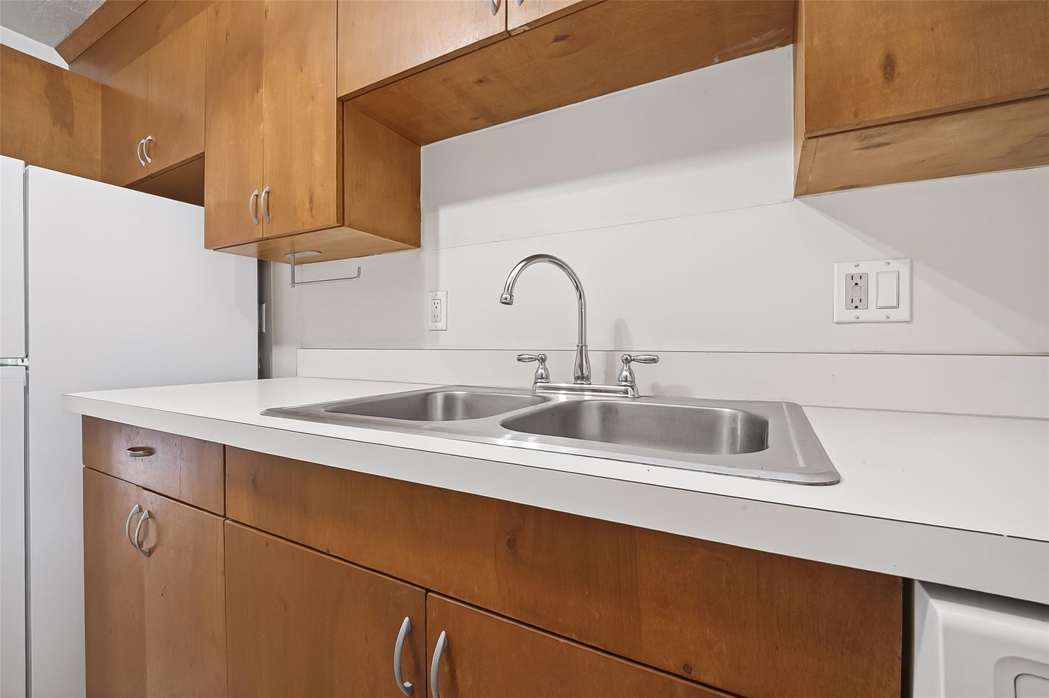 609 Cortlandt Street # 3