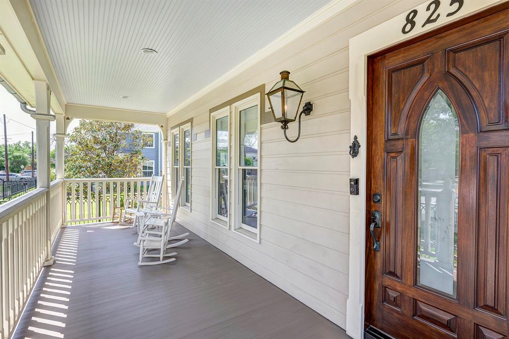 825 Oxford Street