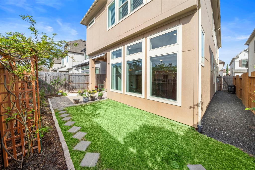 1405 Arkley Way