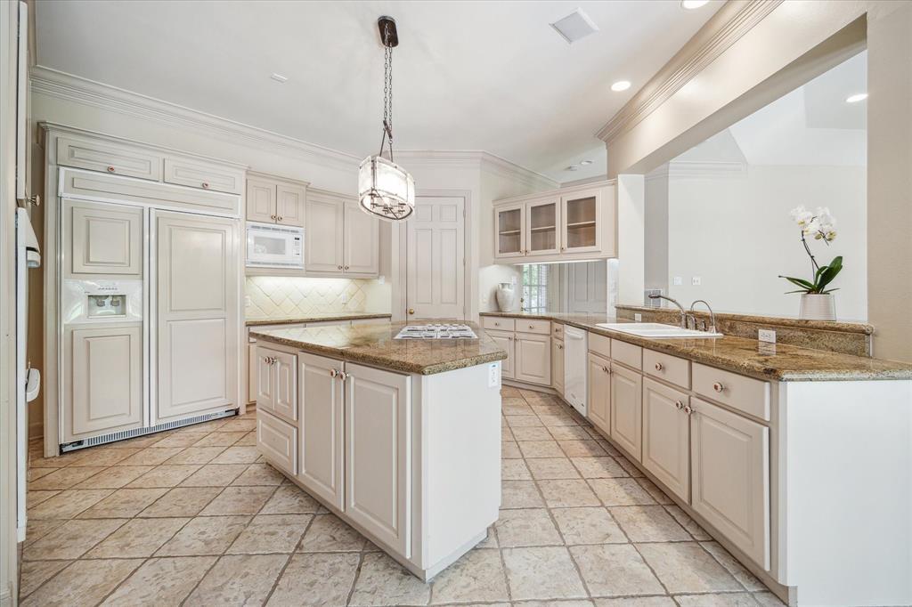 915 Huntington Cove