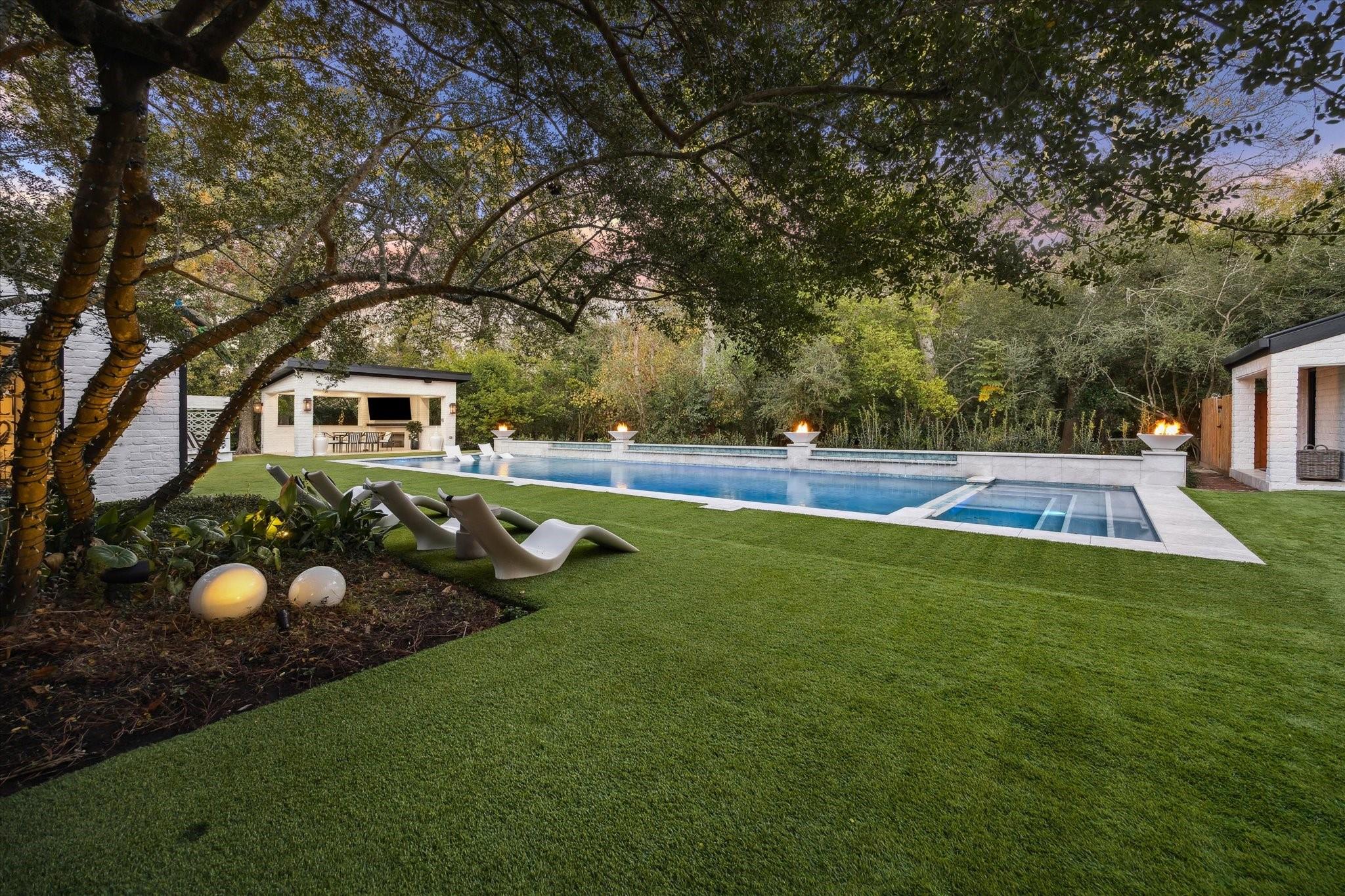 8 E Rivercrest Drive