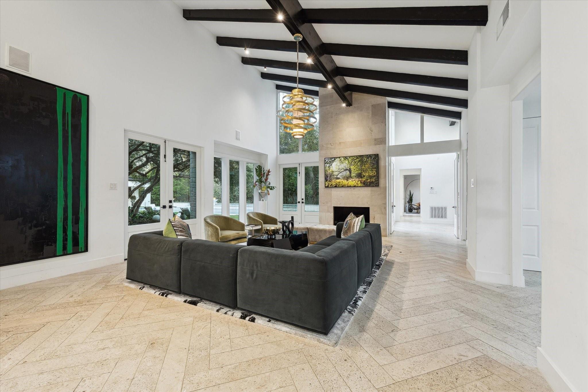 8 E Rivercrest Drive