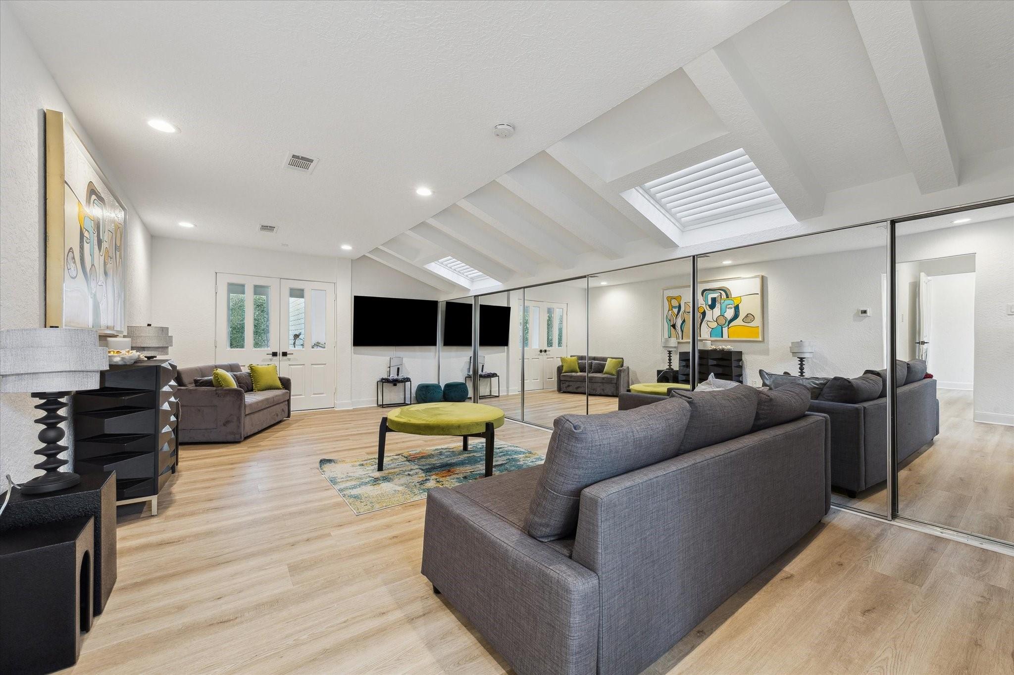 8 E Rivercrest Drive