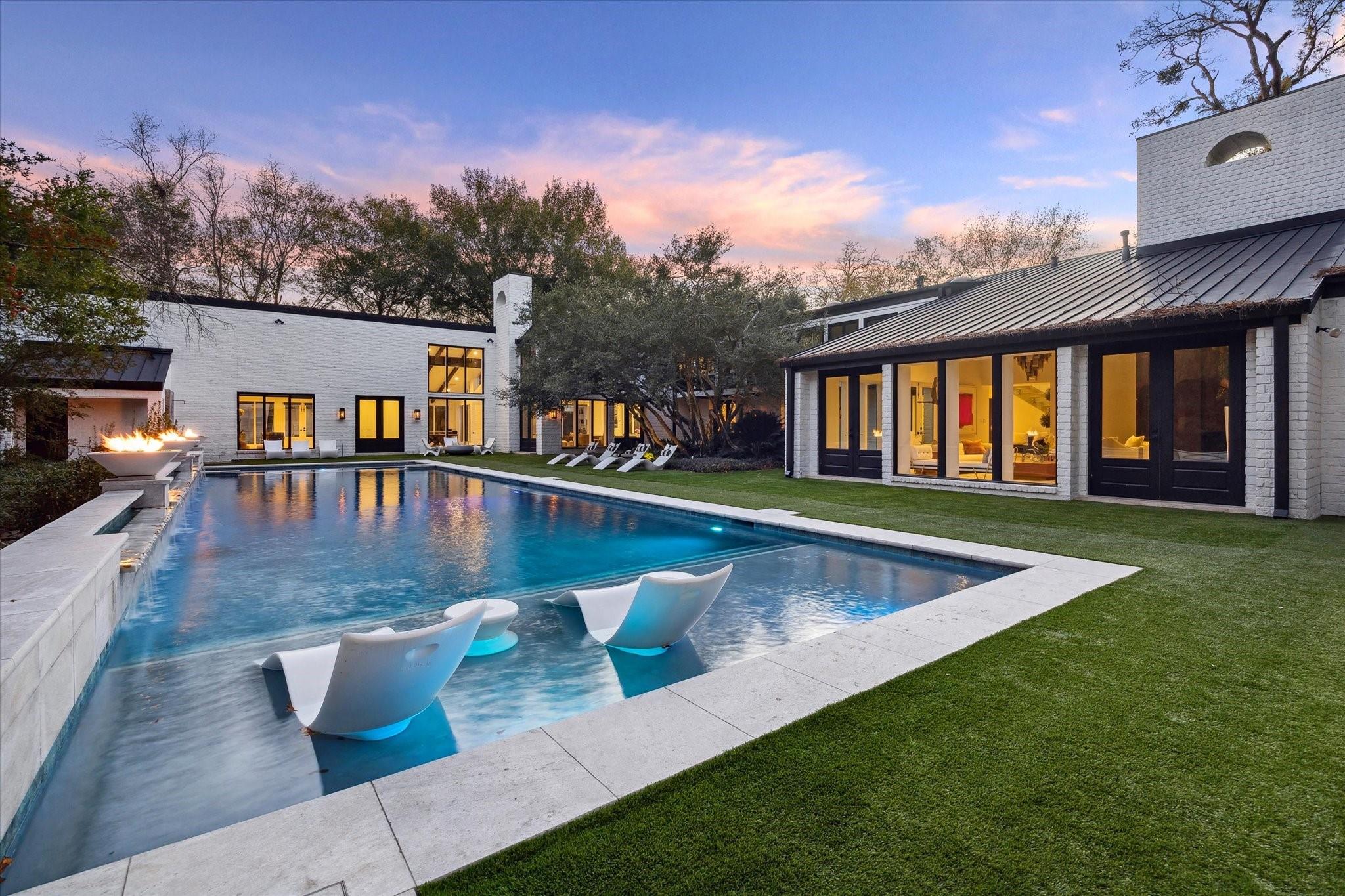 8 E Rivercrest Drive