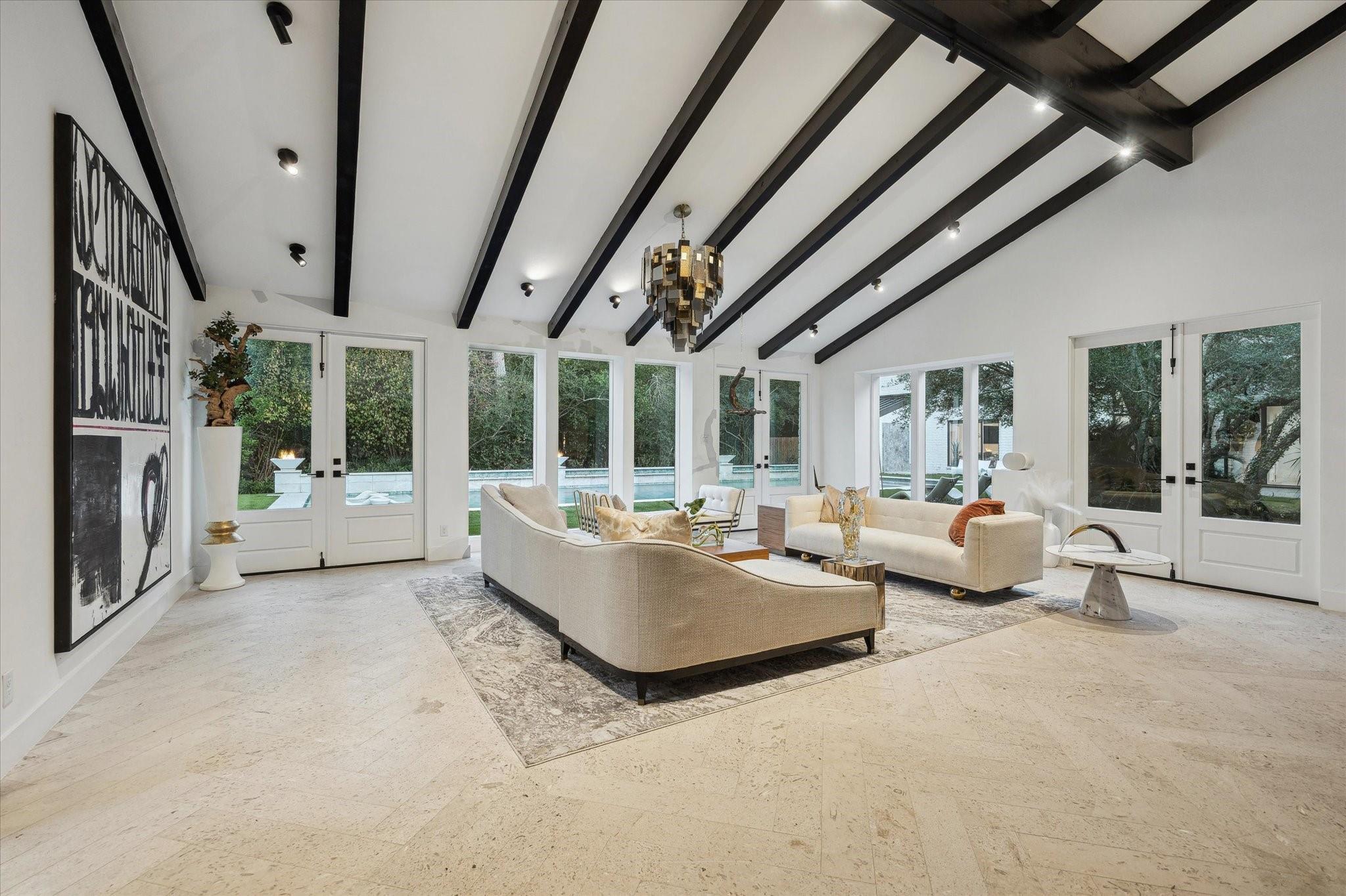 8 E Rivercrest Drive