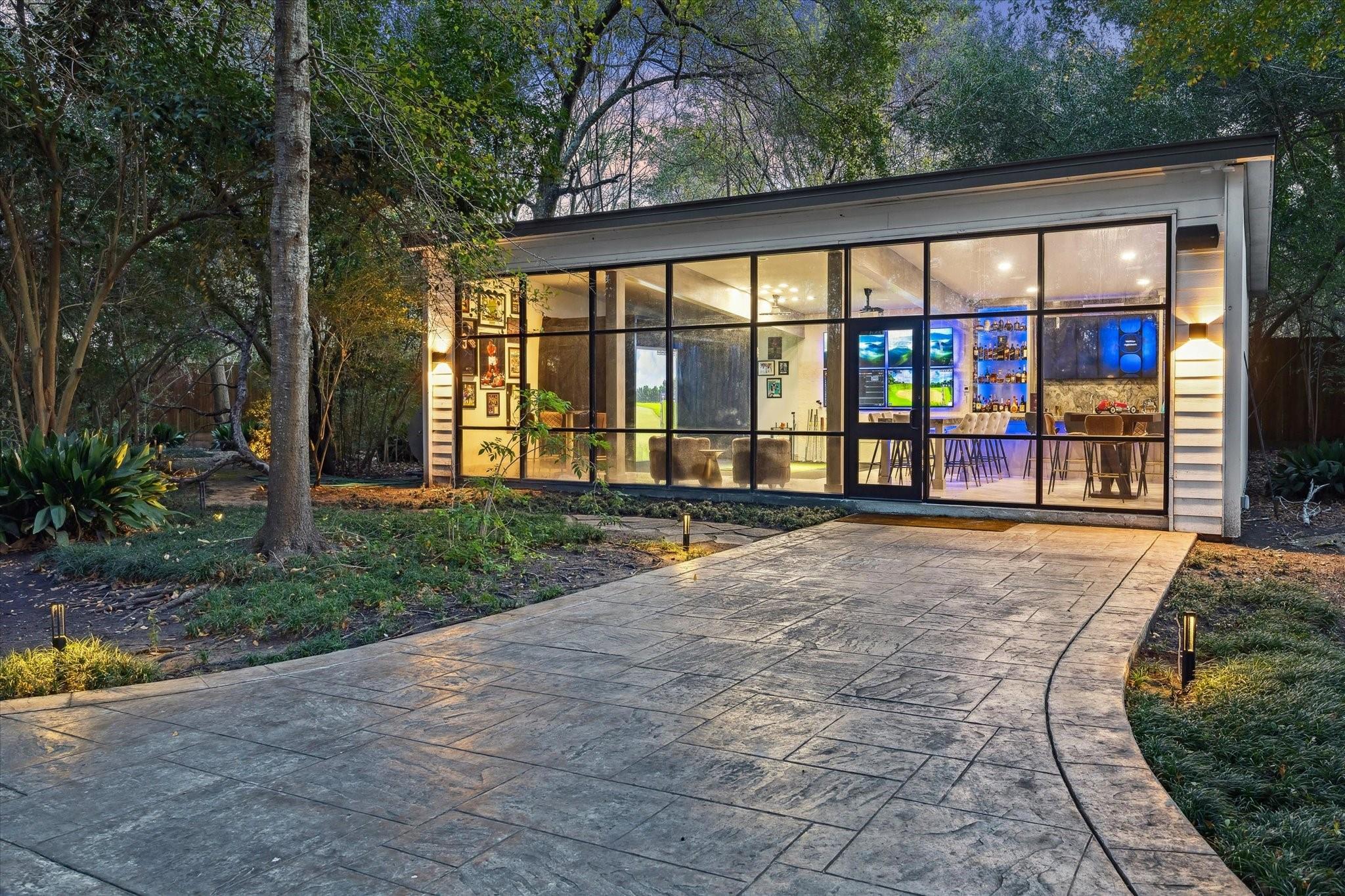 8 E Rivercrest Drive