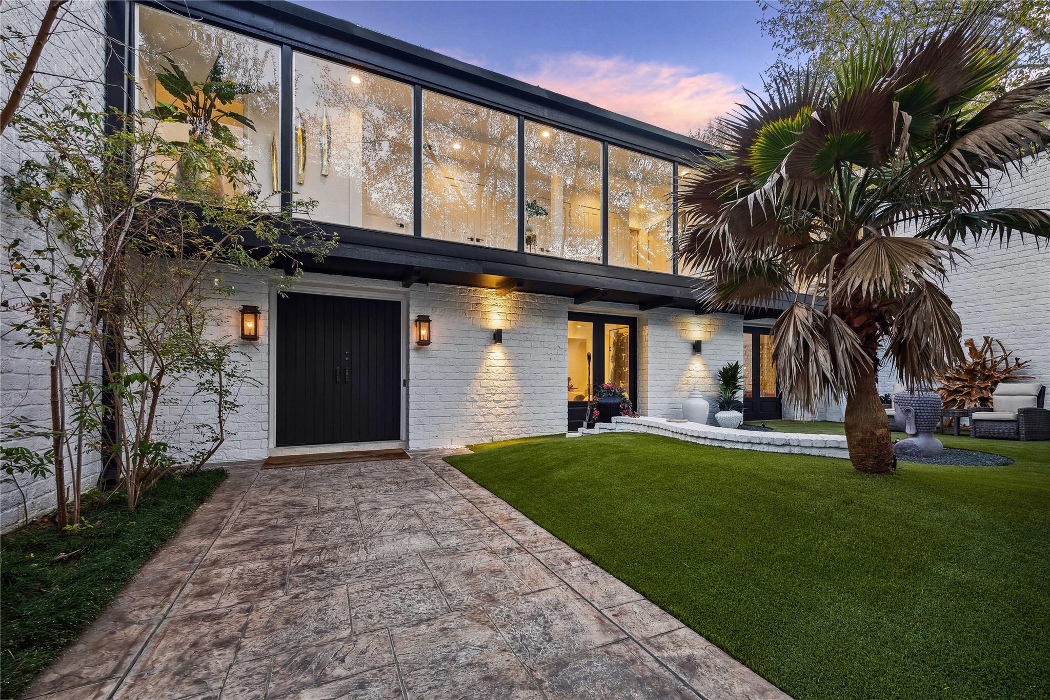 8 E Rivercrest Drive