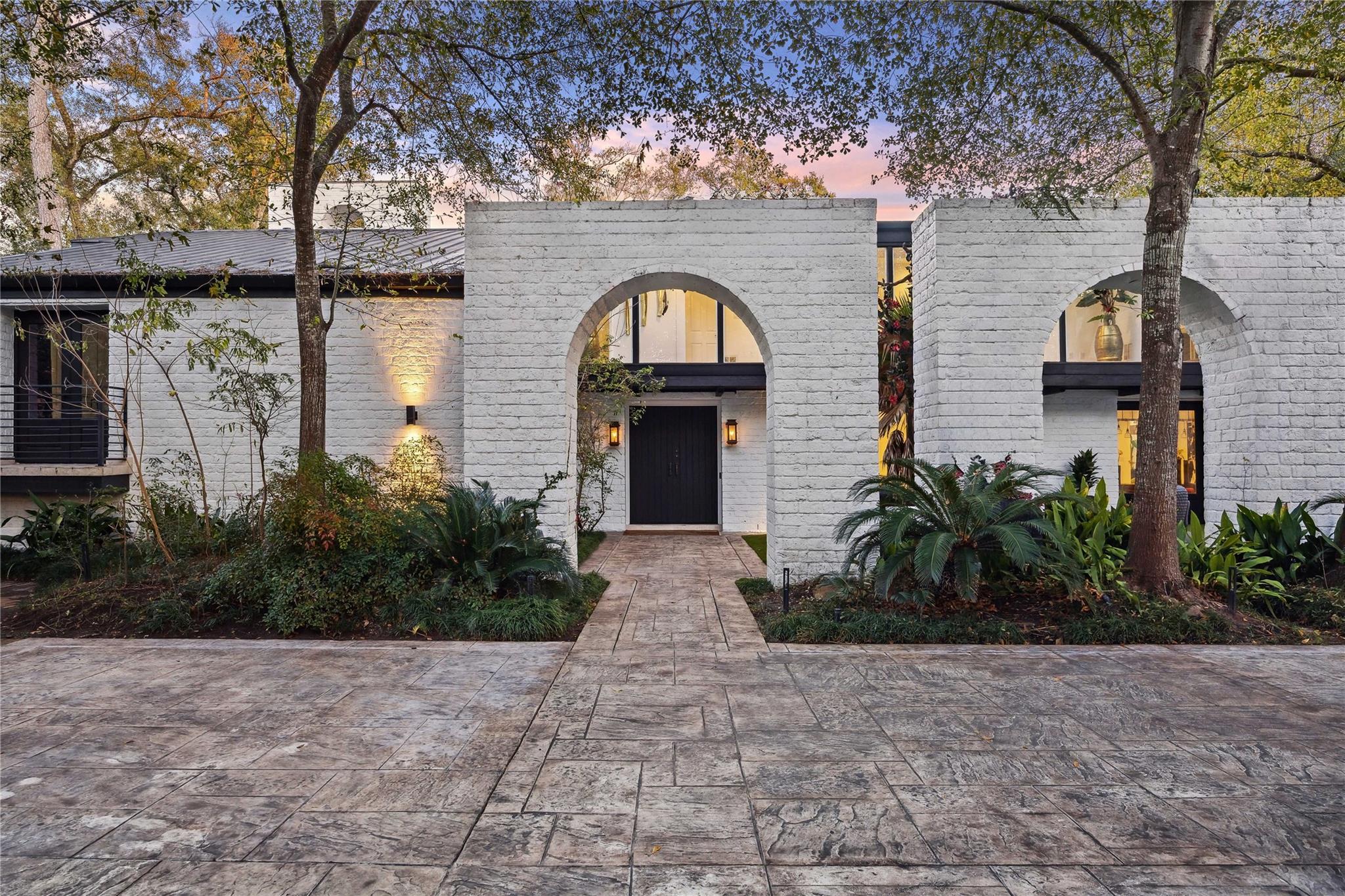 8 E Rivercrest Drive