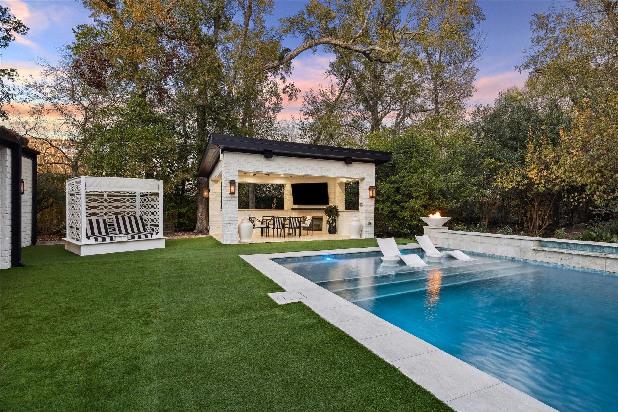 8 E Rivercrest Drive