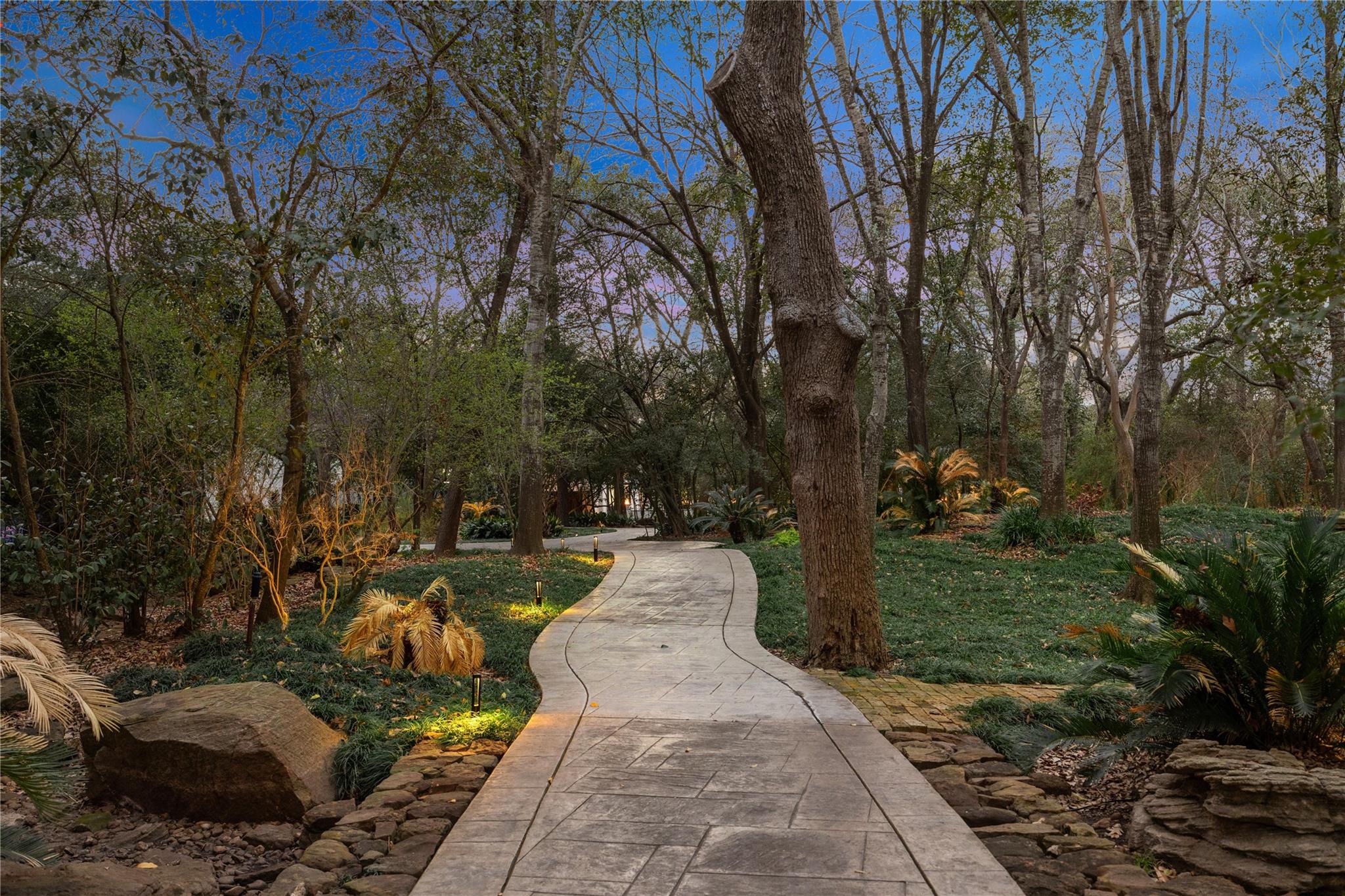 8 E Rivercrest Drive