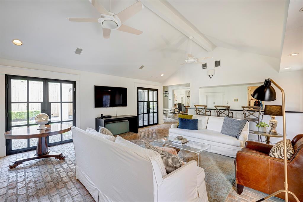 1812 Albans Road
