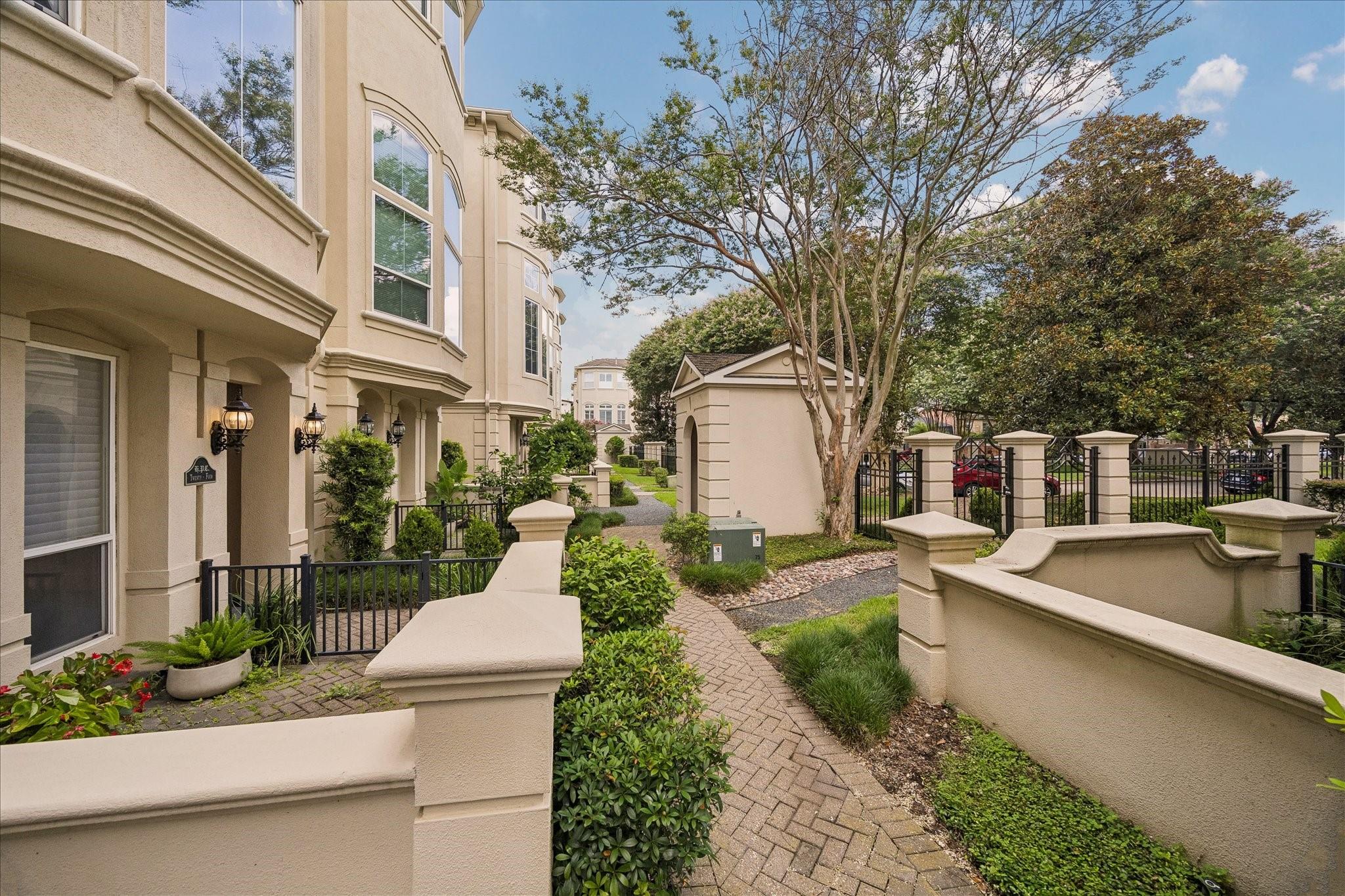 1515 Hyde Park Boulevard # 24