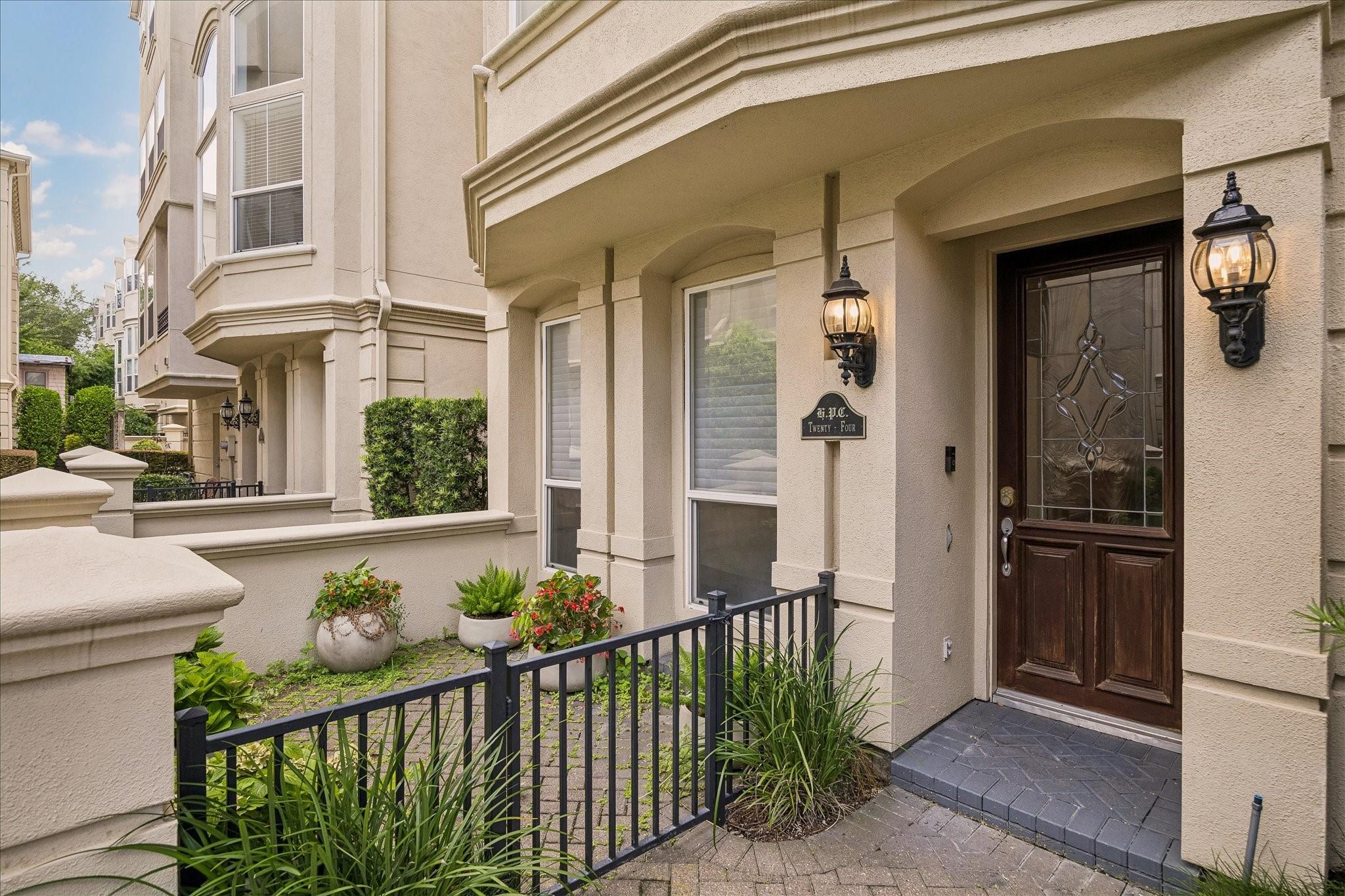 1515 Hyde Park Boulevard # 24