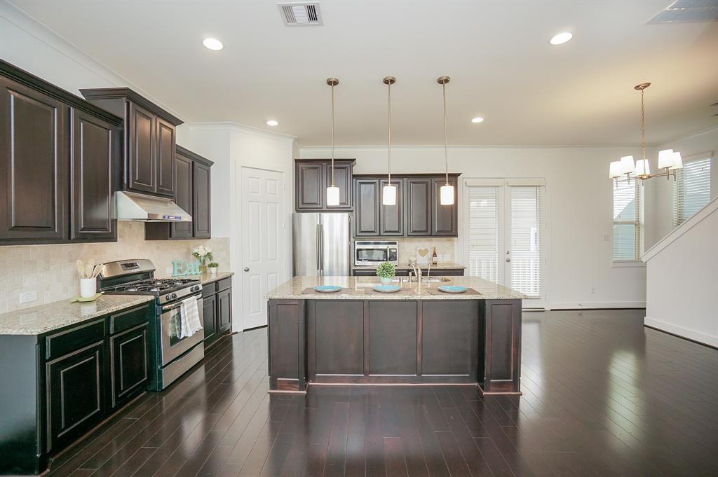 1216 Hobbs Reach Lane