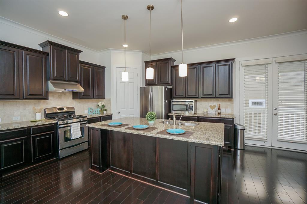 1216 Hobbs Reach Lane