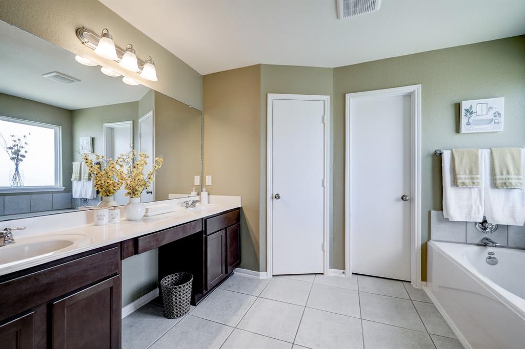 2226 Village Side Trail