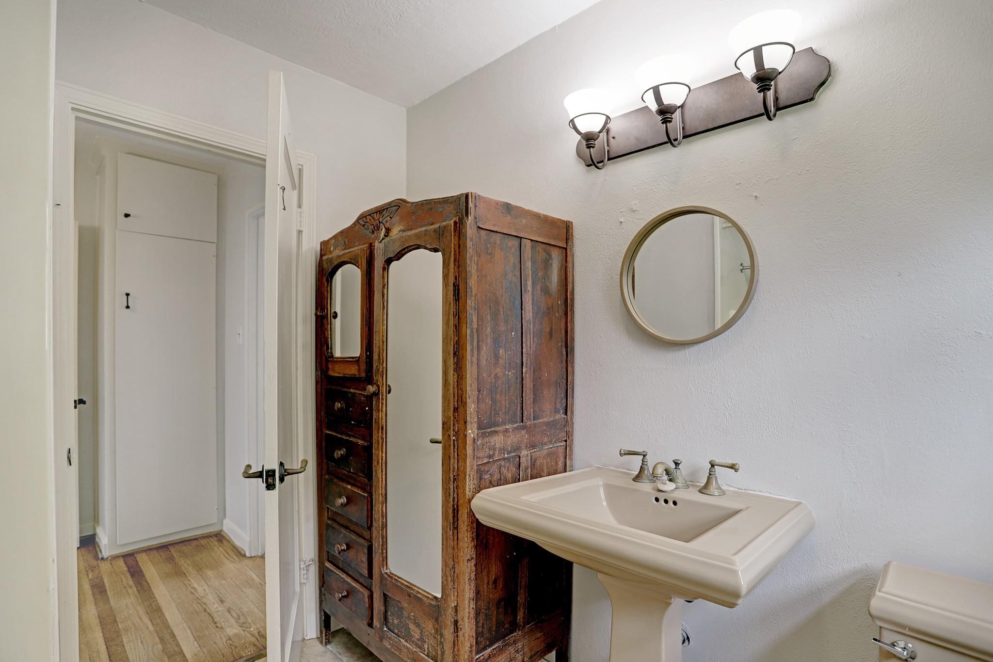 2402 Southgate Boulevard