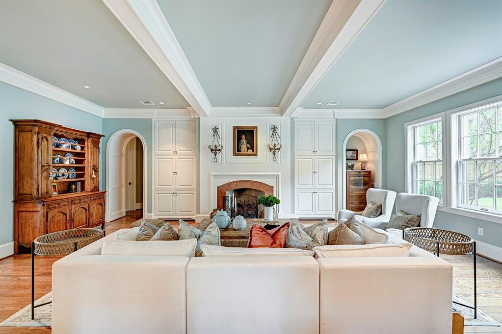 6163 Chevy Chase Drive