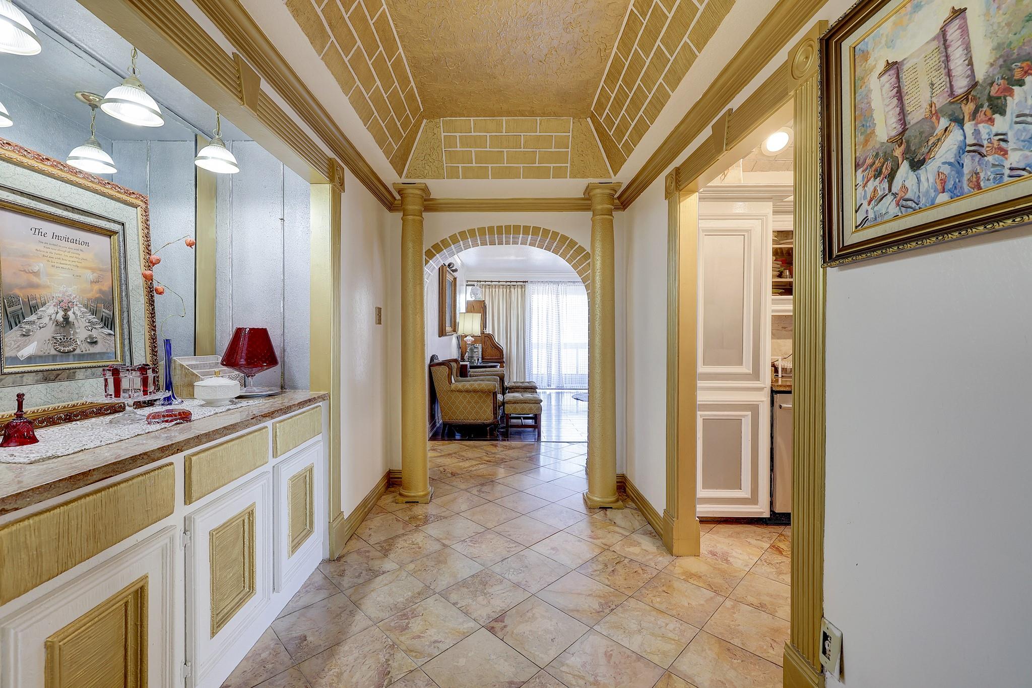 49 Briar Hollow Lane # 302