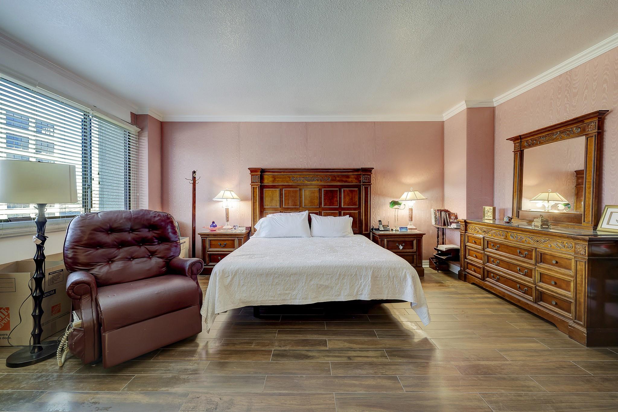 49 Briar Hollow Lane # 302