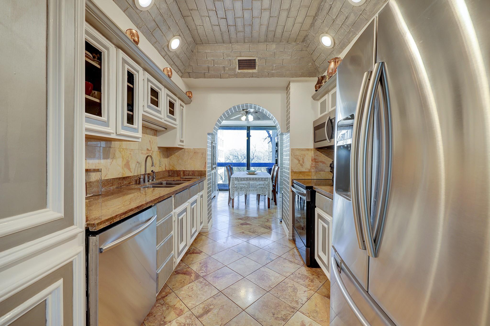 49 Briar Hollow Lane # 302