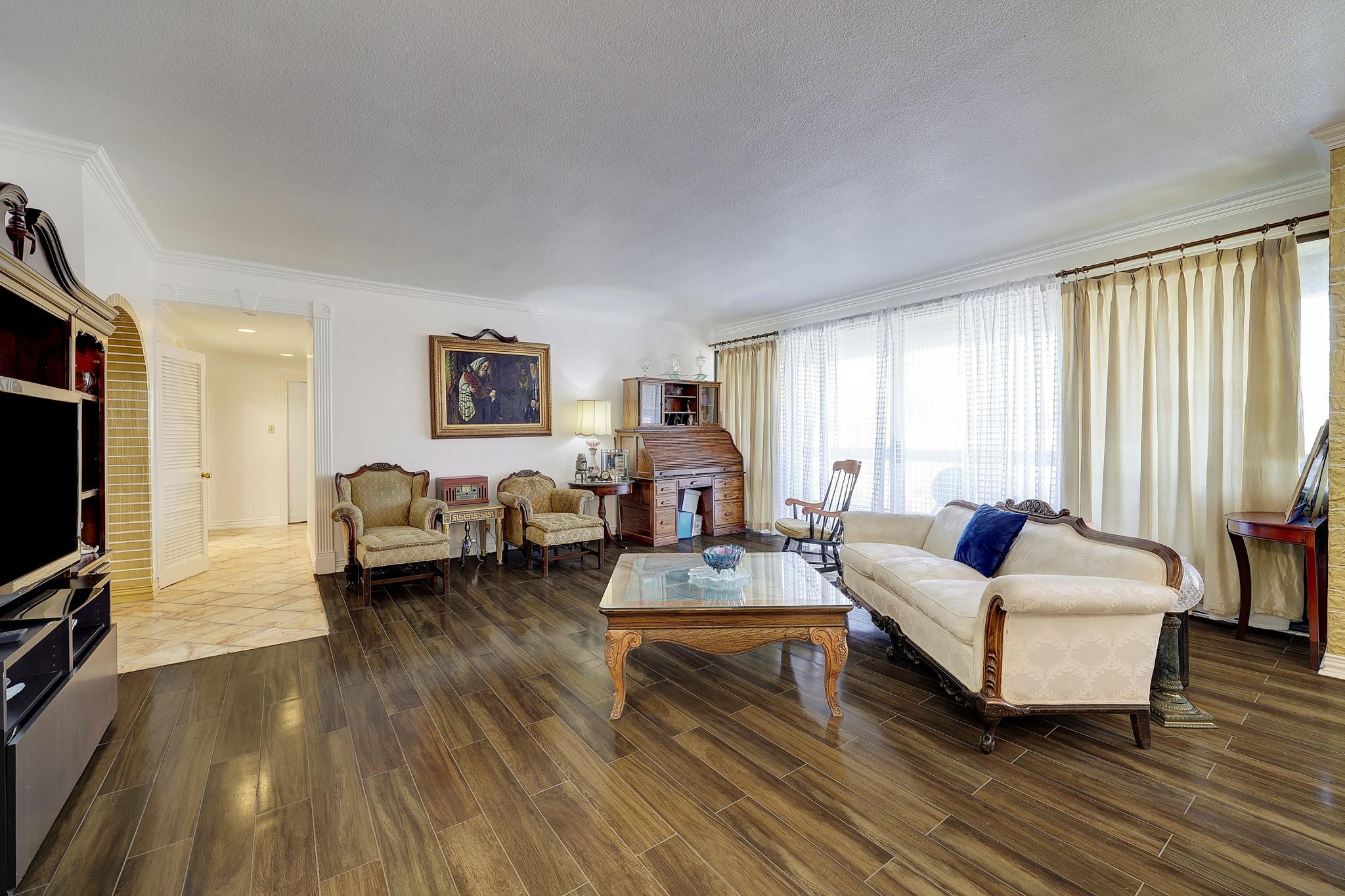 49 Briar Hollow Lane # 302