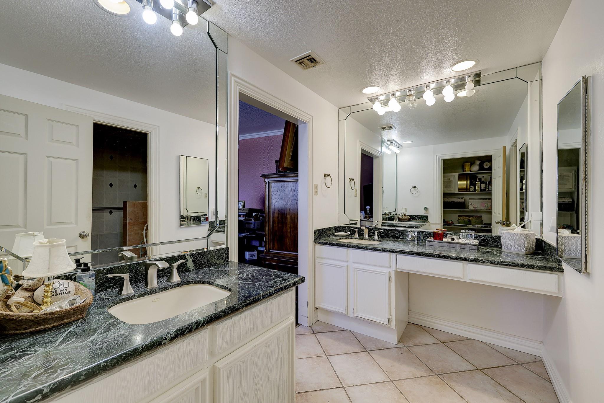 49 Briar Hollow Lane # 302