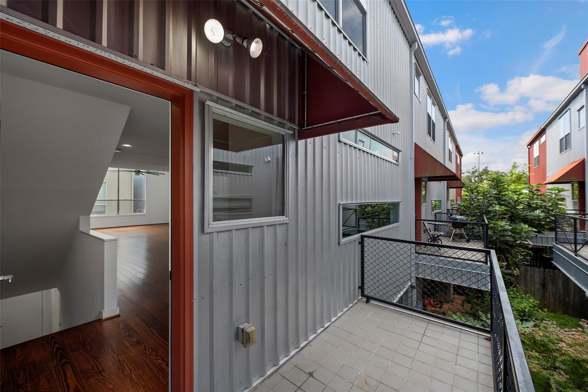 3018 Commerce Street