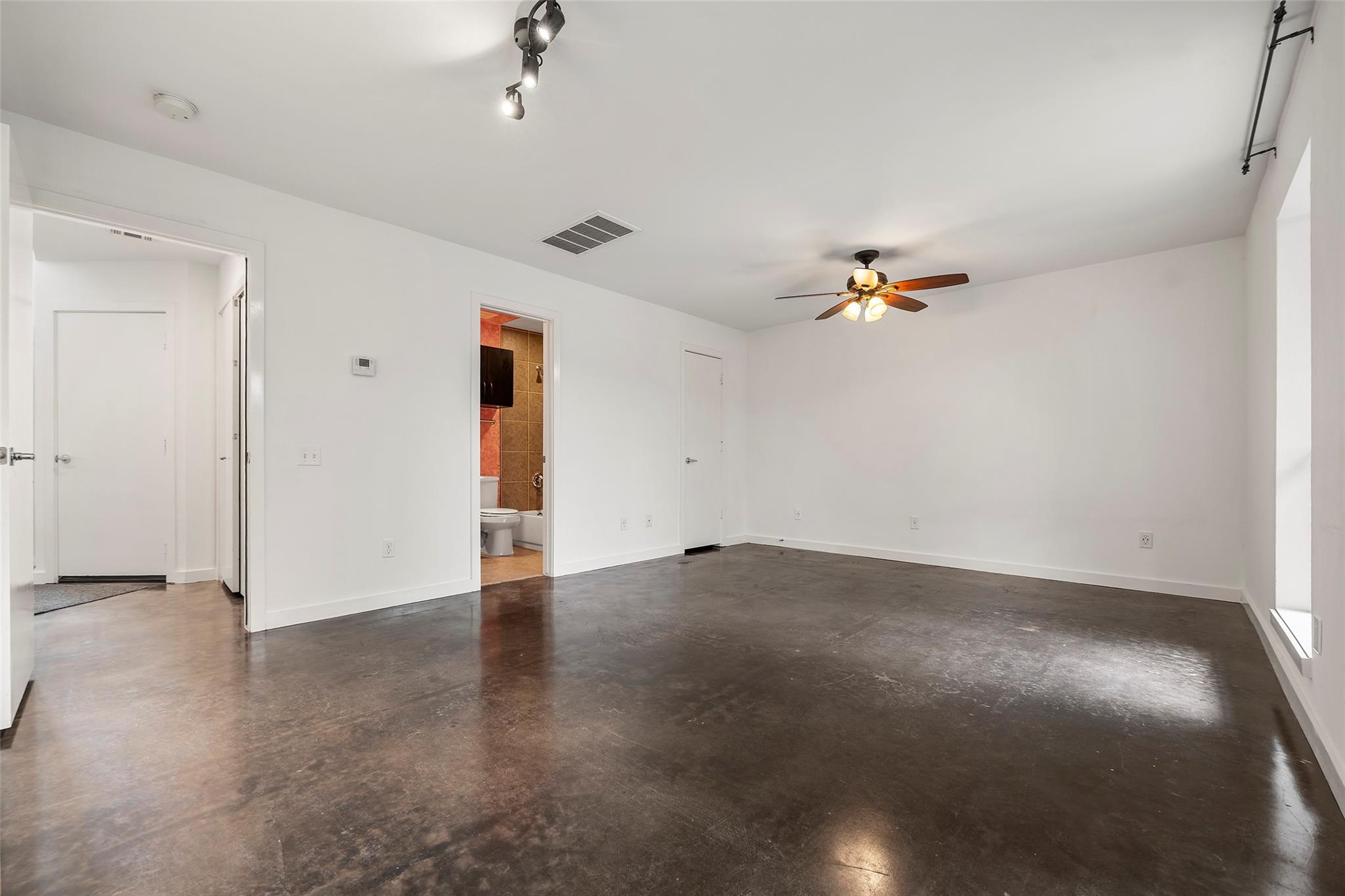 3018 Commerce Street