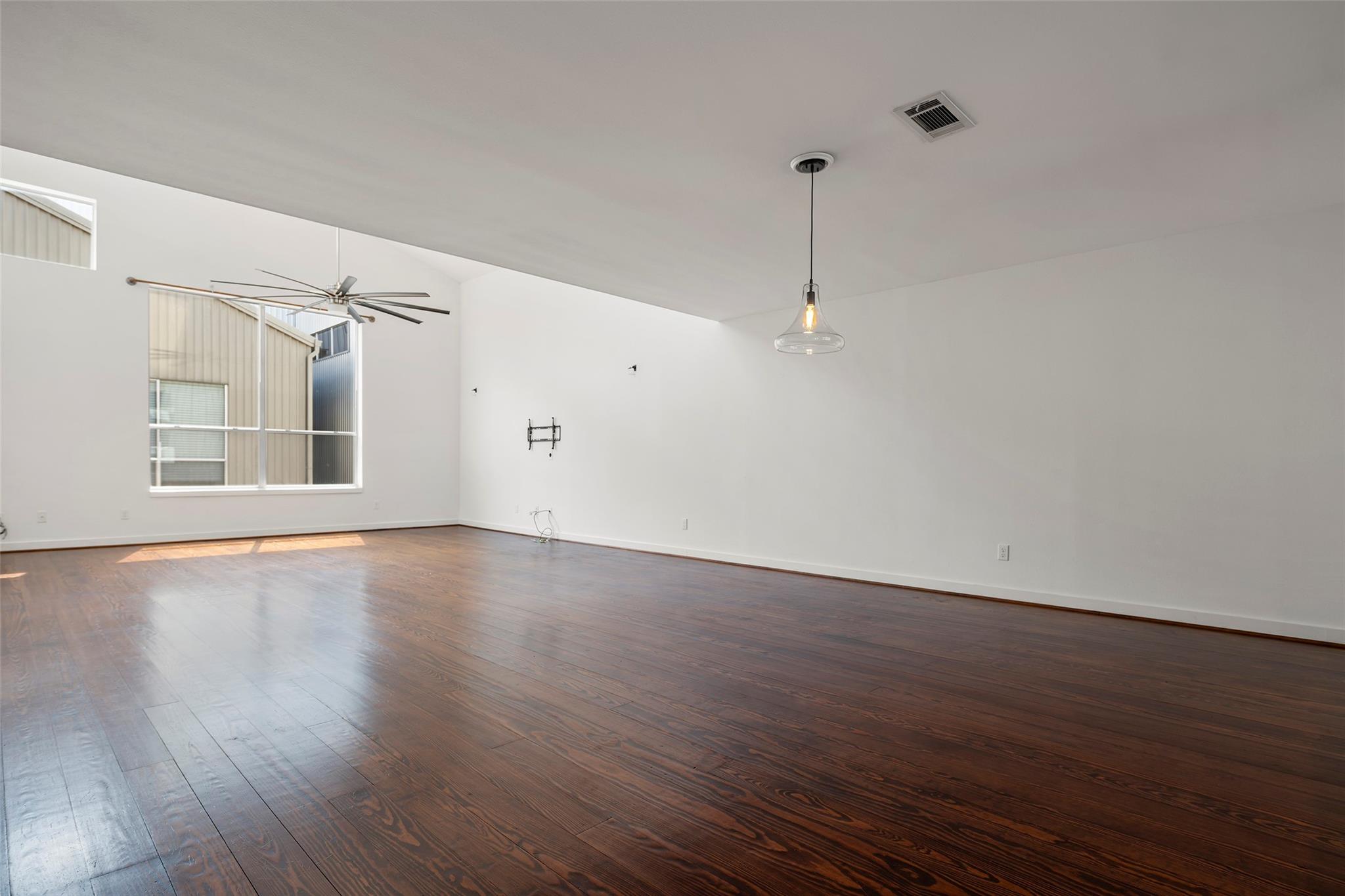 3018 Commerce Street