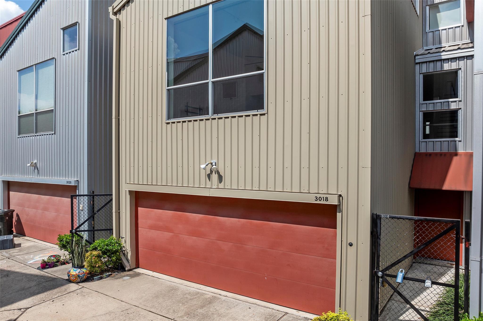 3018 Commerce Street