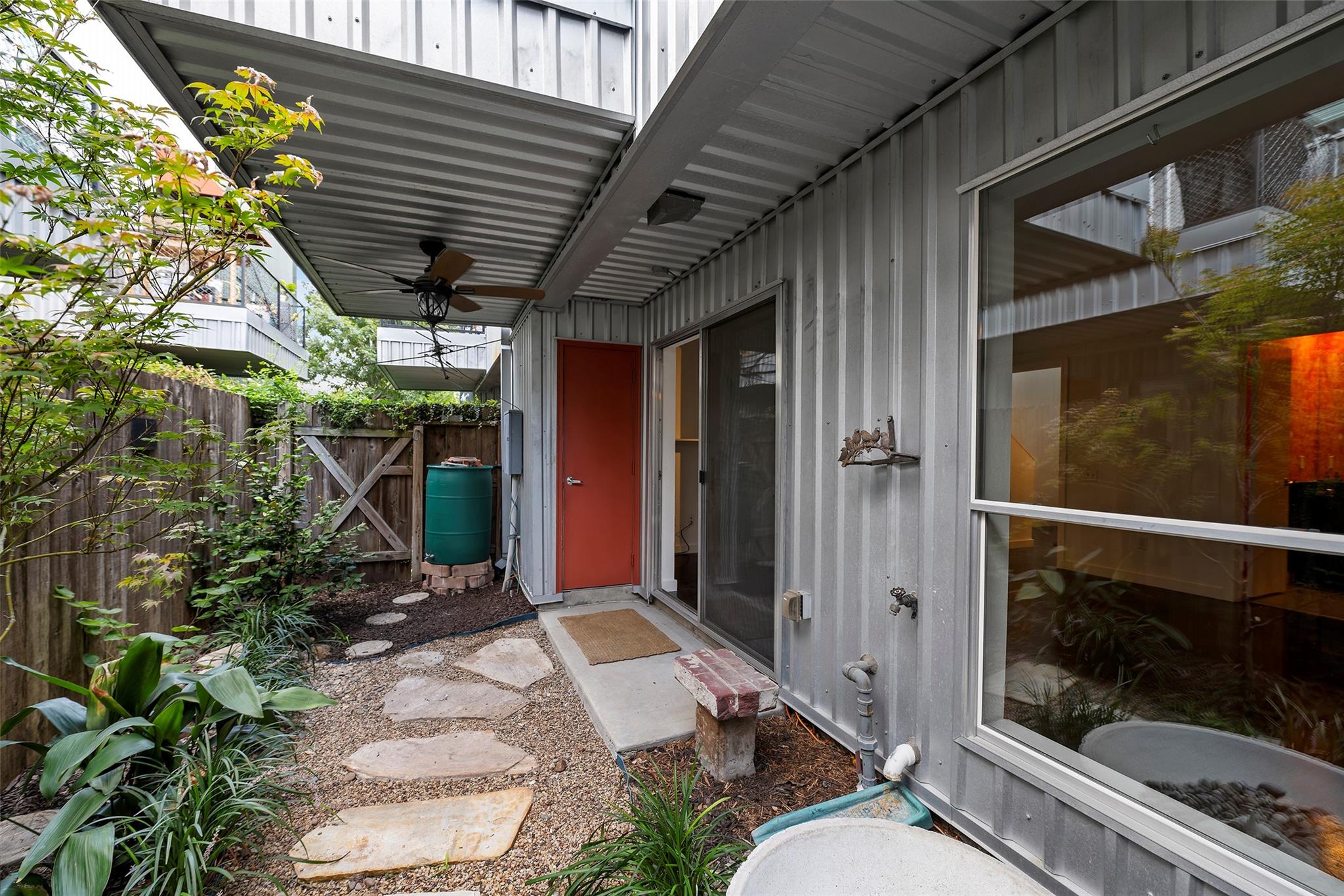 3018 Commerce Street