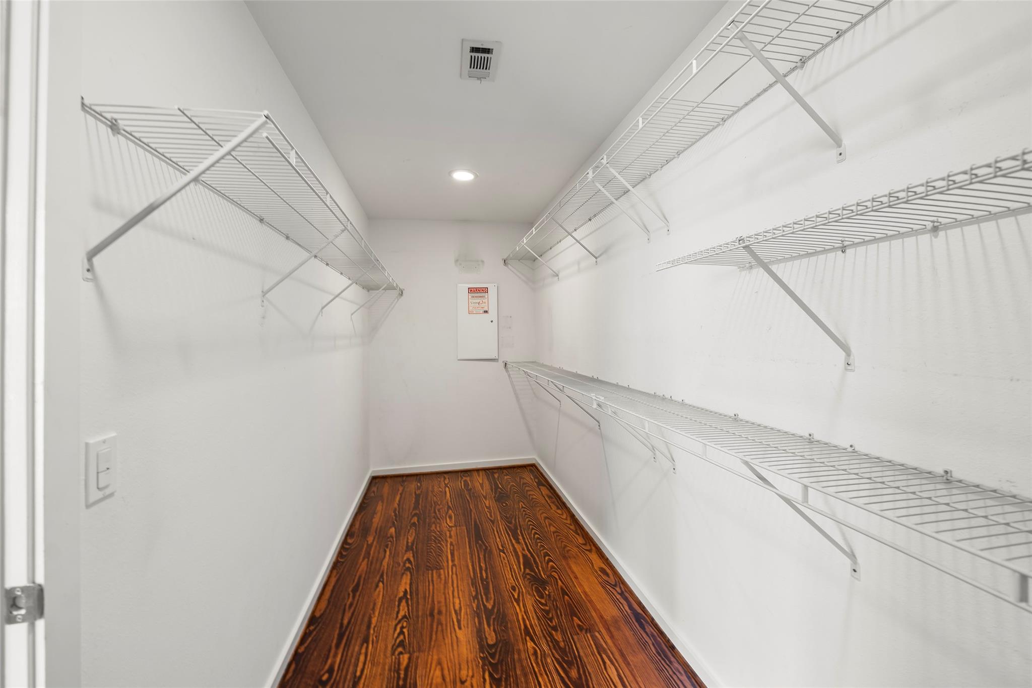 3018 Commerce Street