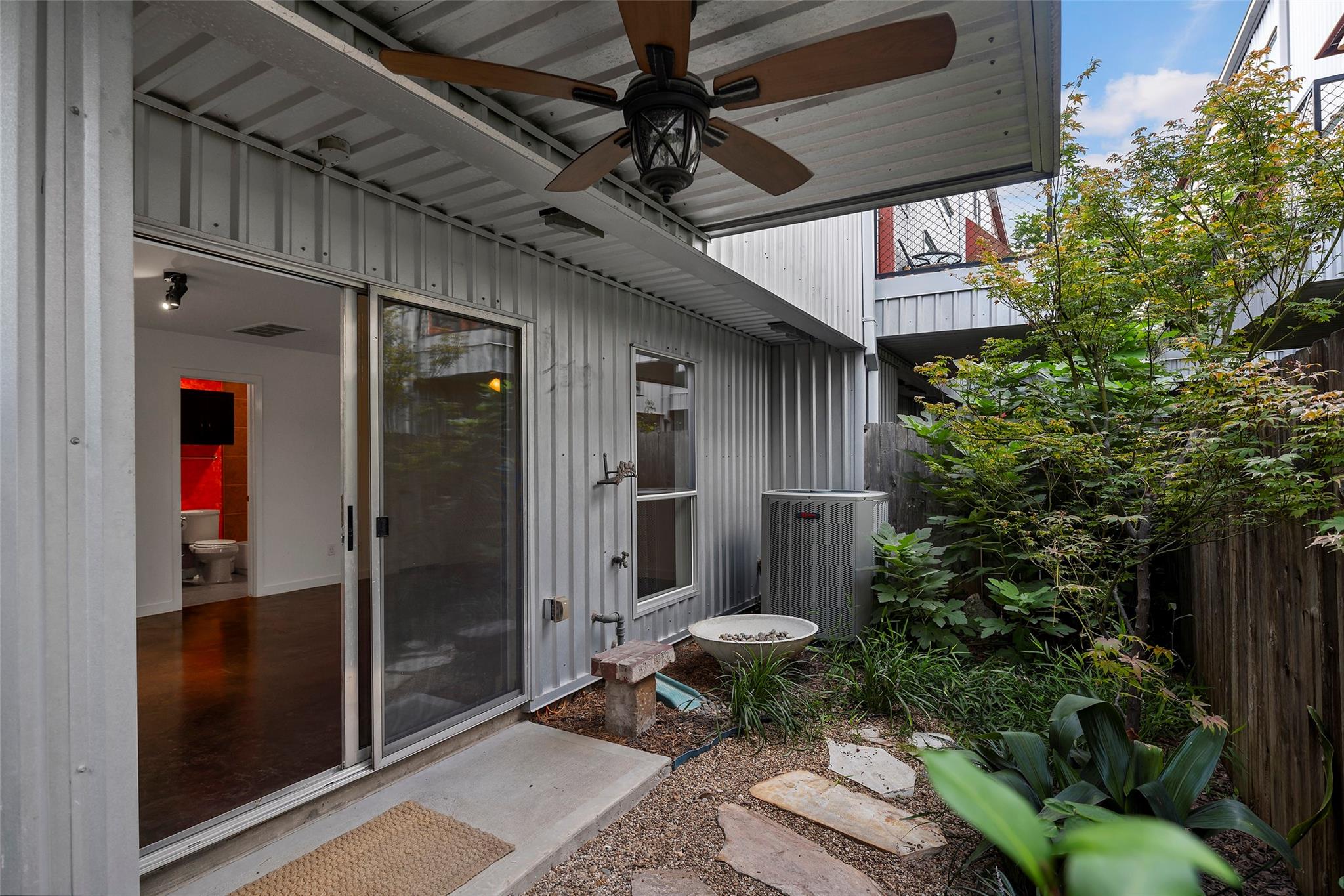 3018 Commerce Street