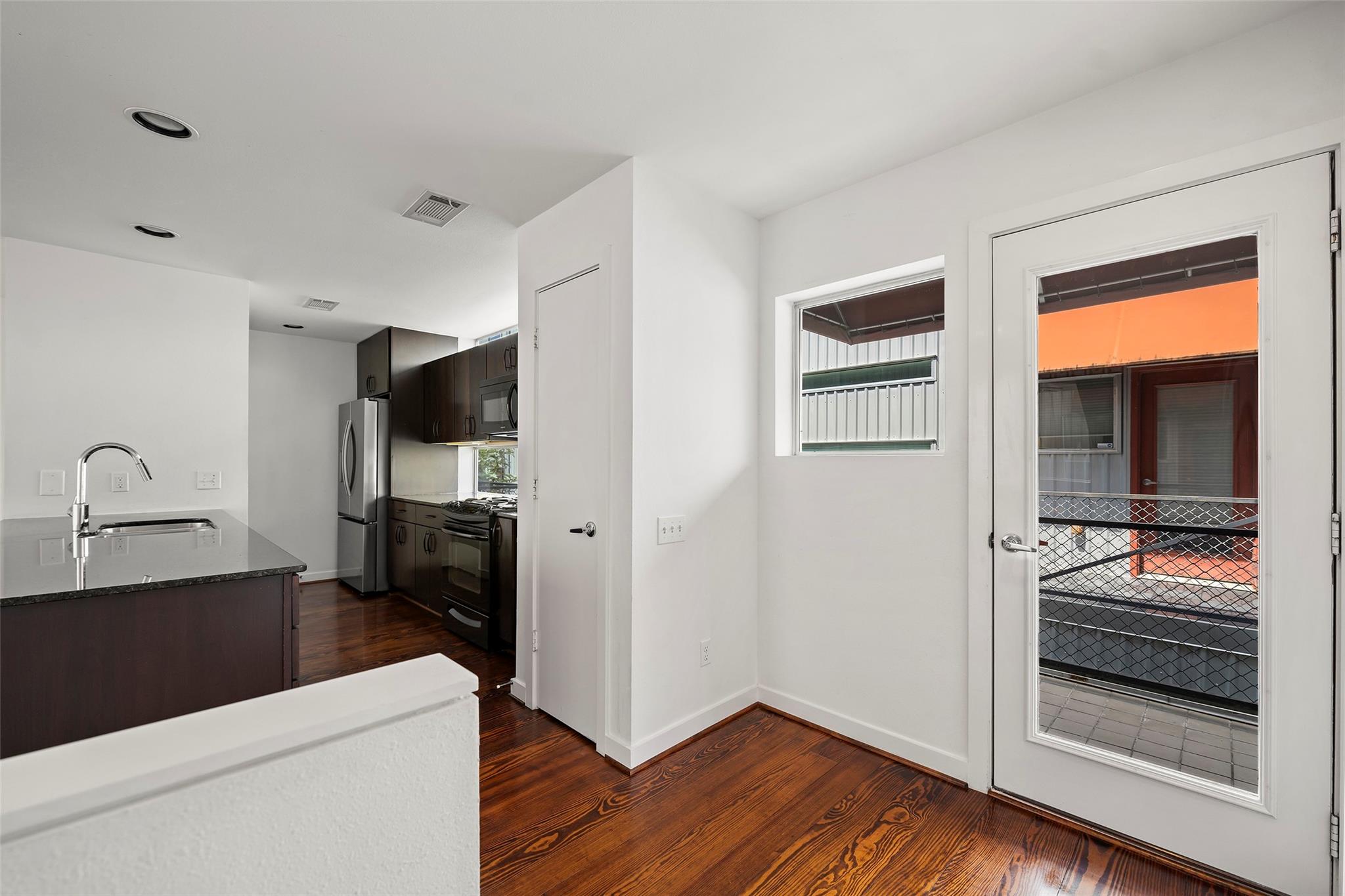 3018 Commerce Street